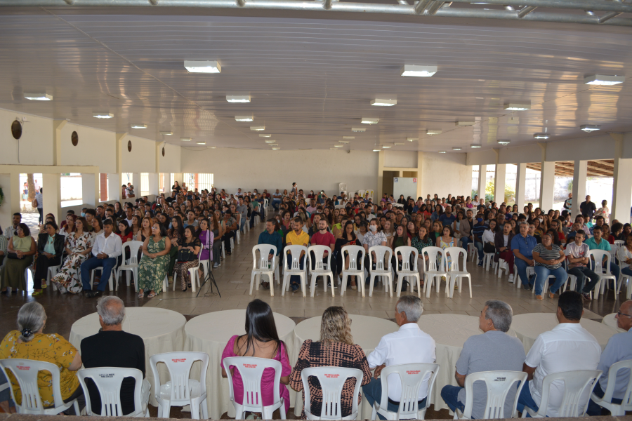 A CÂMARA MUNICIPAL DE TRÊS MARIAS PARTICIPOU DA SOLENIDADE DE POSSE DOS SERVIDORES 