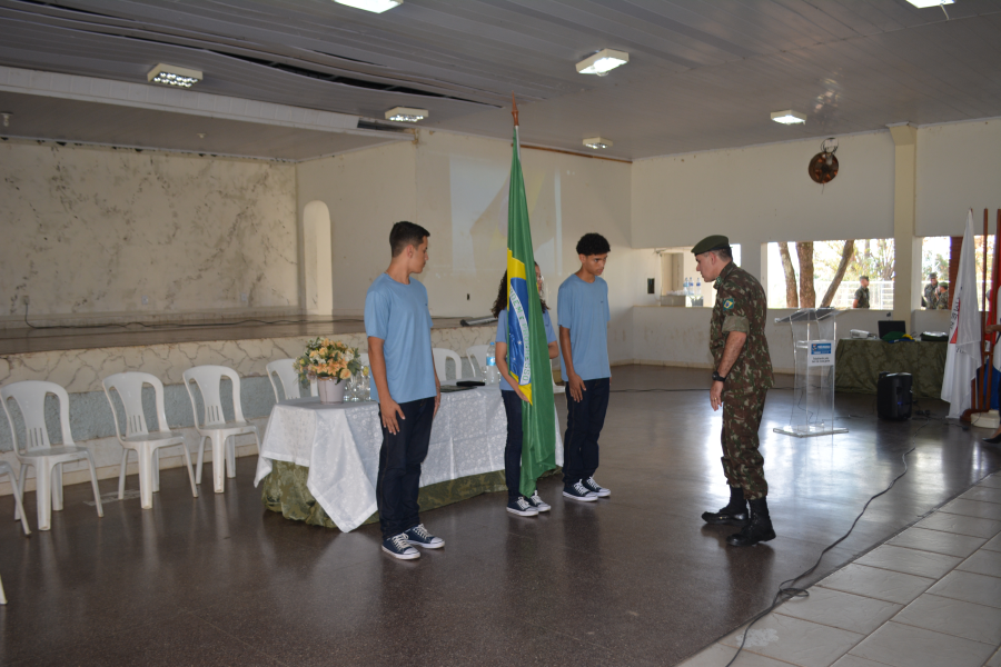 EM DESTAQUE: Jovens do Programa Adolescente Trabalhador participam de Cerimônia de Juramento à Bandeira Nacional